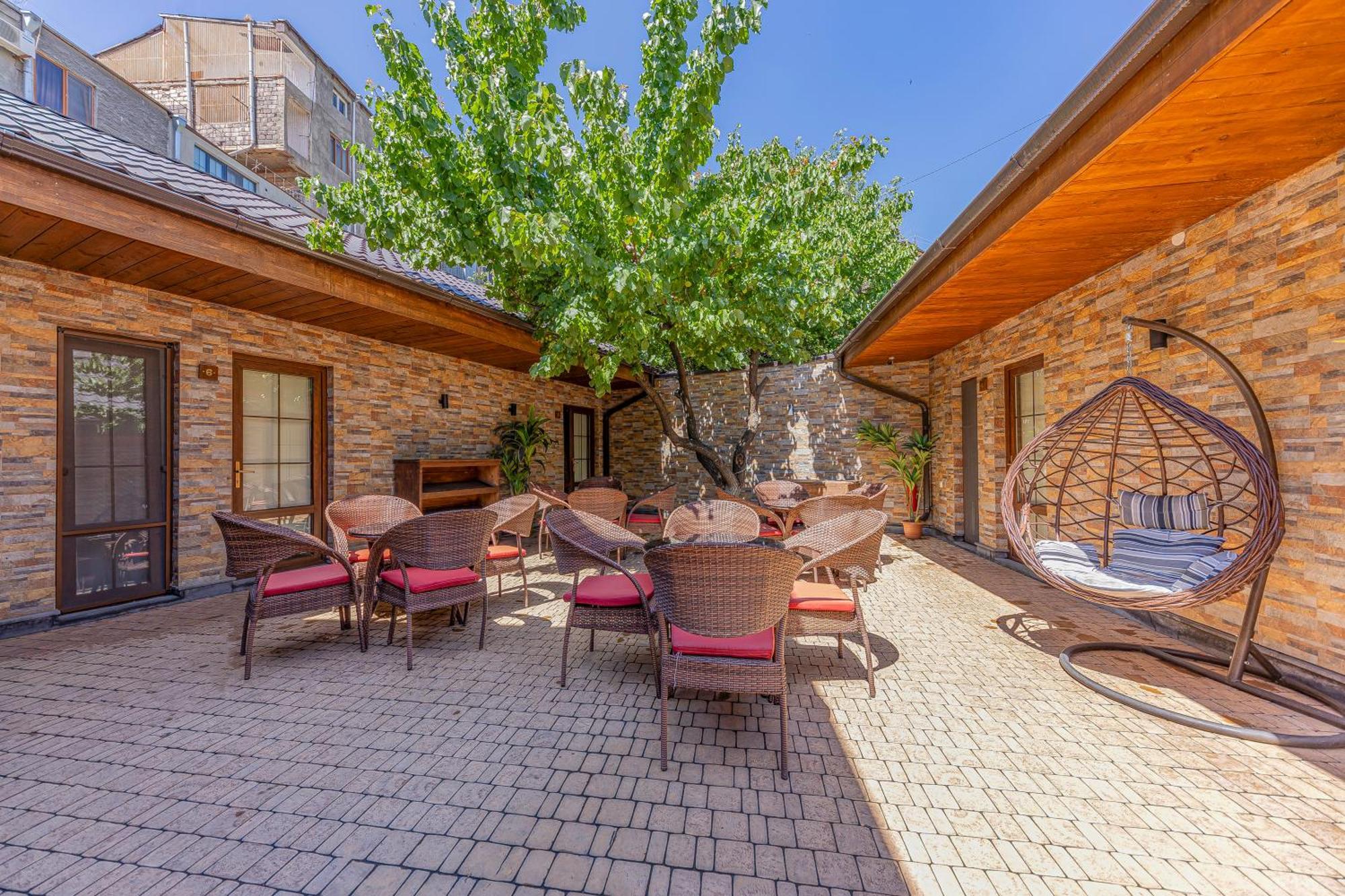 Boutique Living Hotel Jerevan Exteriör bild