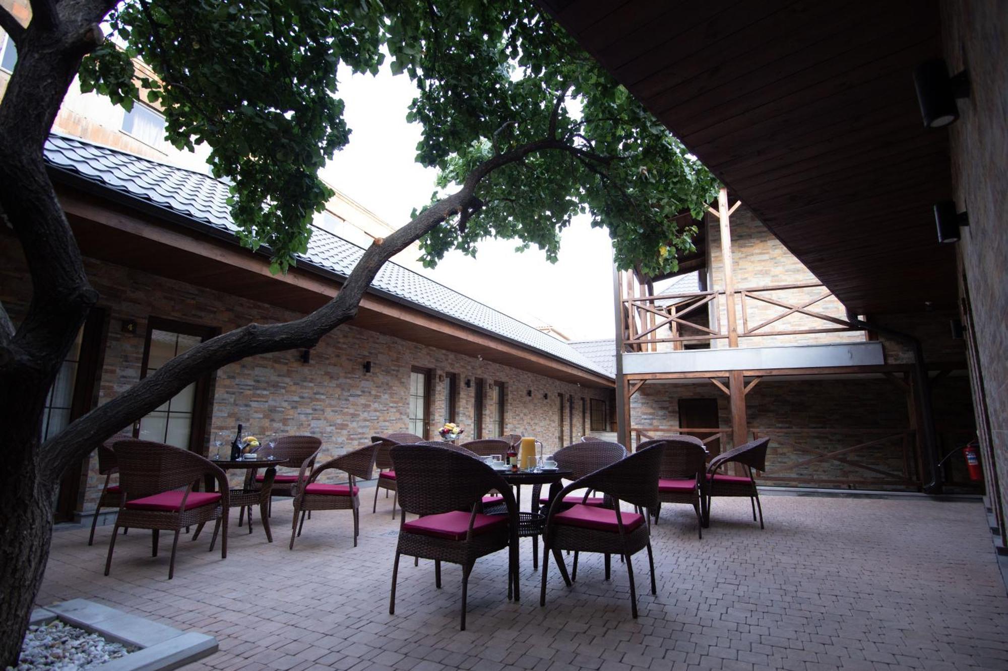 Boutique Living Hotel Jerevan Exteriör bild