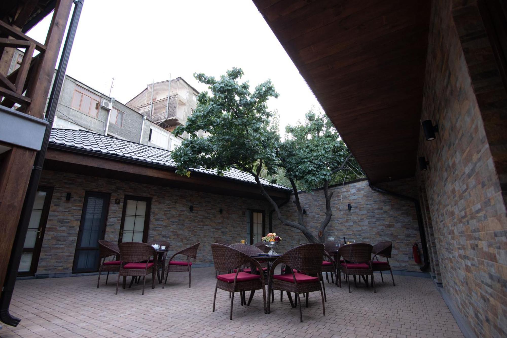 Boutique Living Hotel Jerevan Exteriör bild