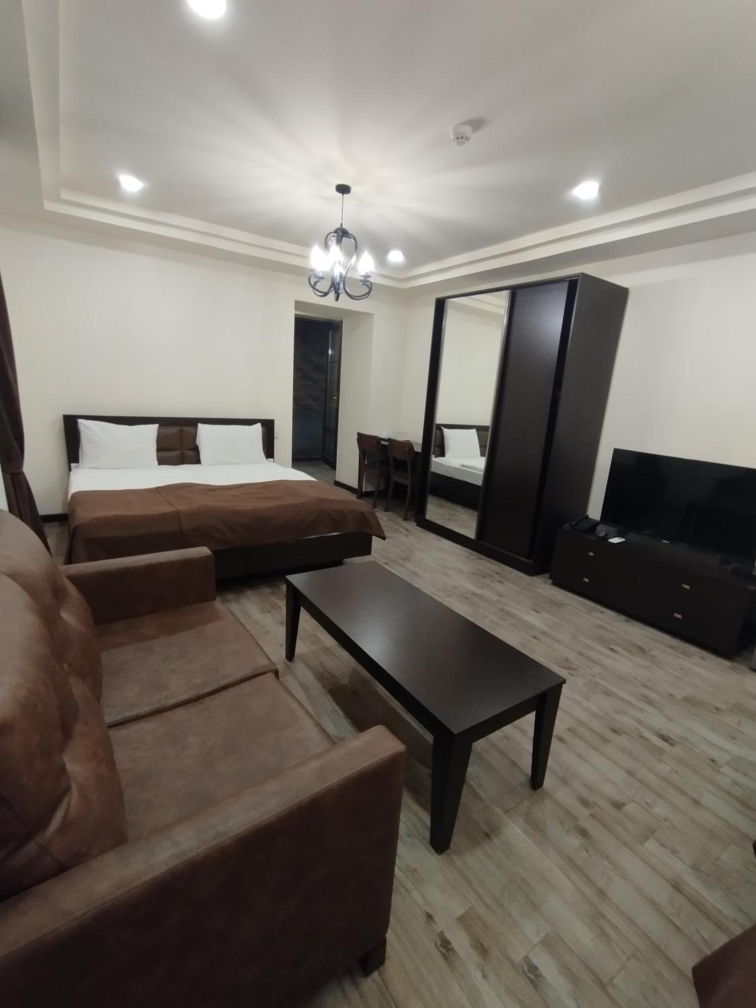 Boutique Living Hotel Jerevan Exteriör bild
