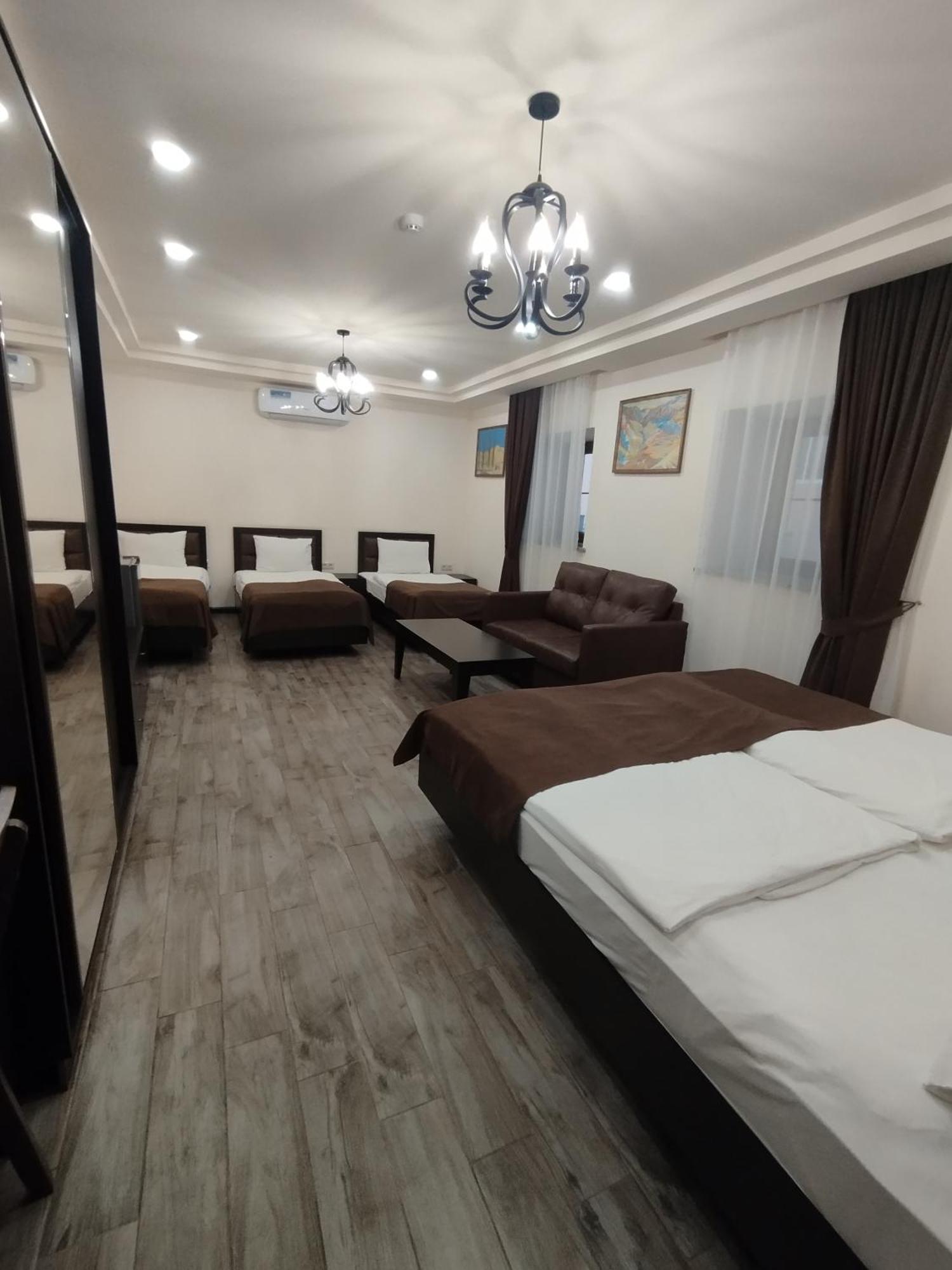 Boutique Living Hotel Jerevan Exteriör bild