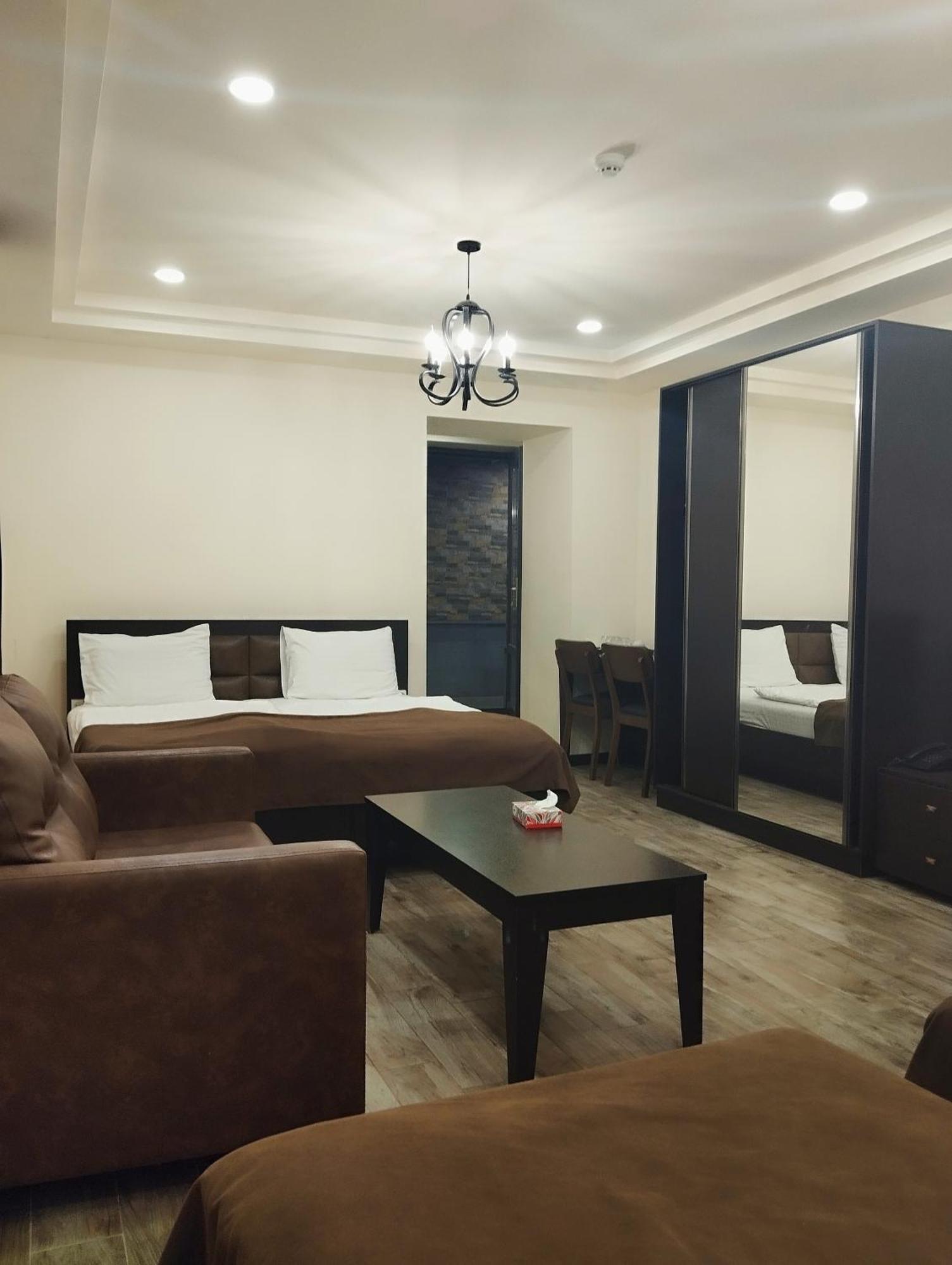 Boutique Living Hotel Jerevan Exteriör bild