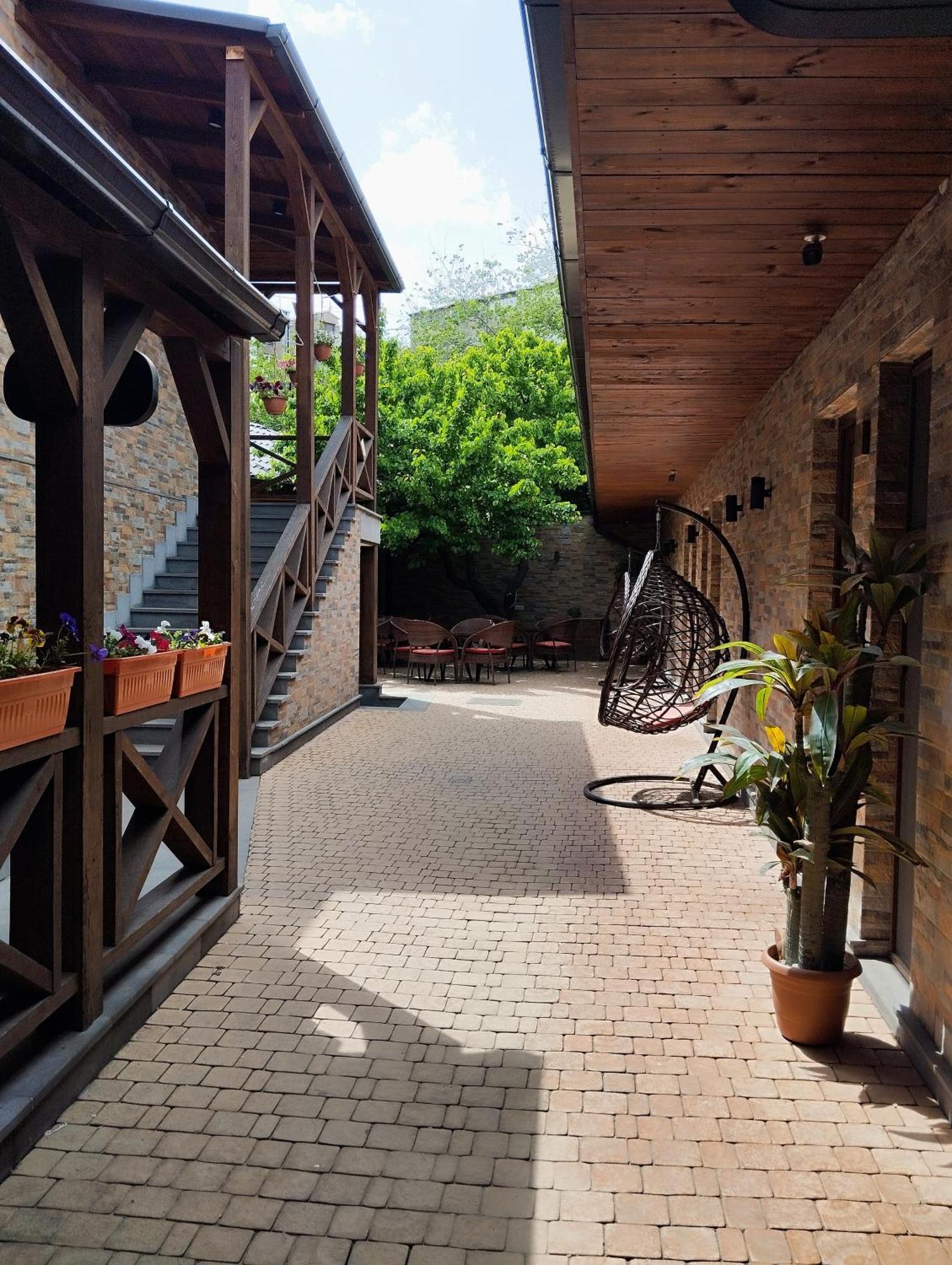 Boutique Living Hotel Jerevan Exteriör bild